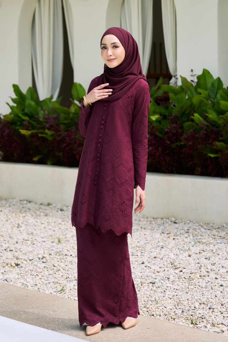 NUANSA Kurung in Burgundy